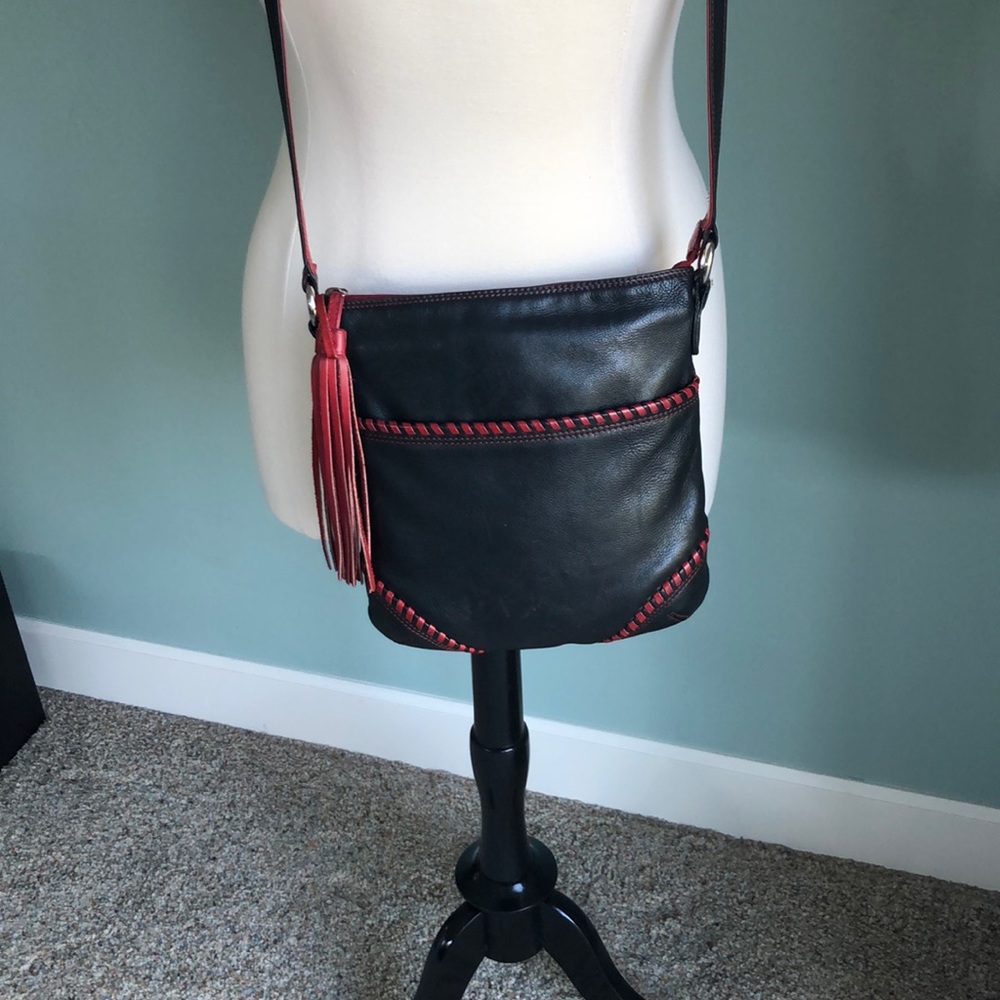 Black leather crossbody w/red trim & great pockets